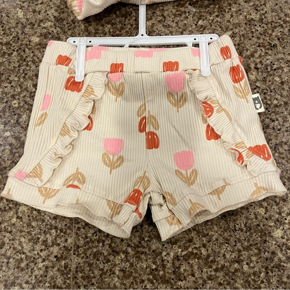 NWT Girl’s Ribbed Organic Cotton 3 Piece Tulip Set, Tank, Ruffle Shorts, Bow 12M - Picture 2 of 7